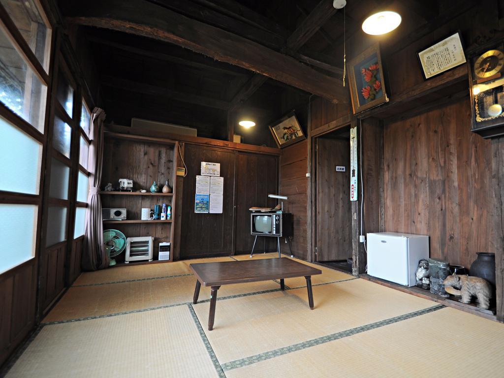 Nakijin No Yado Hibiscus Hotell Exteriör bild