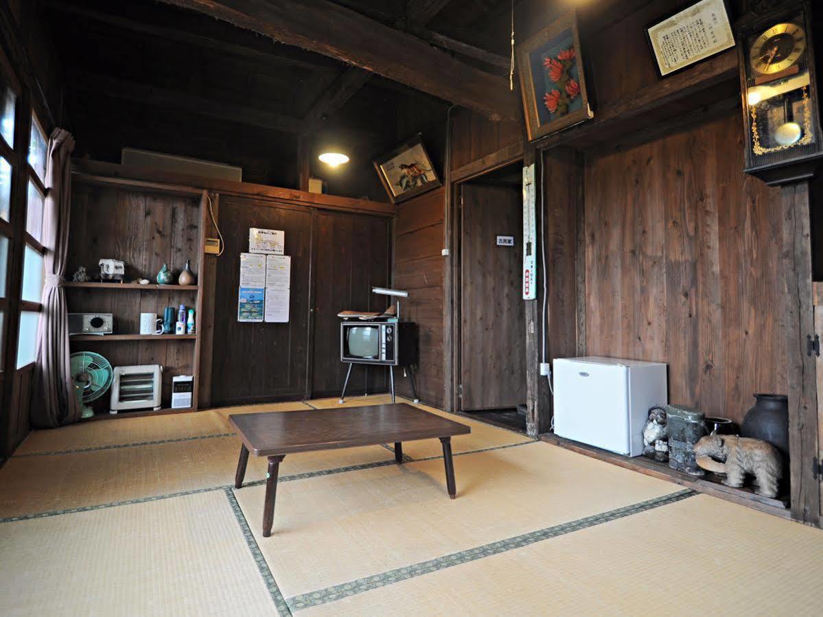 Nakijin No Yado Hibiscus Hotell Exteriör bild